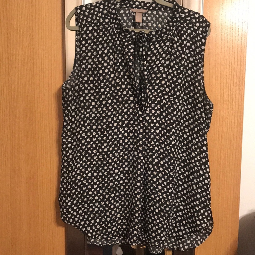 H and M size 14 black and white sleeveless blouse.  Pleats and tie with keyhole